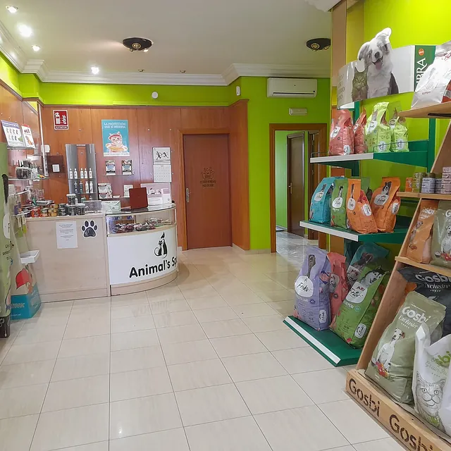 Centro Veterinario El Encinar tienda de la veterinaria 3